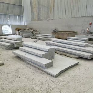 朔州 整石台阶（大面火烧+侧面自然面），出货前厂内拼装