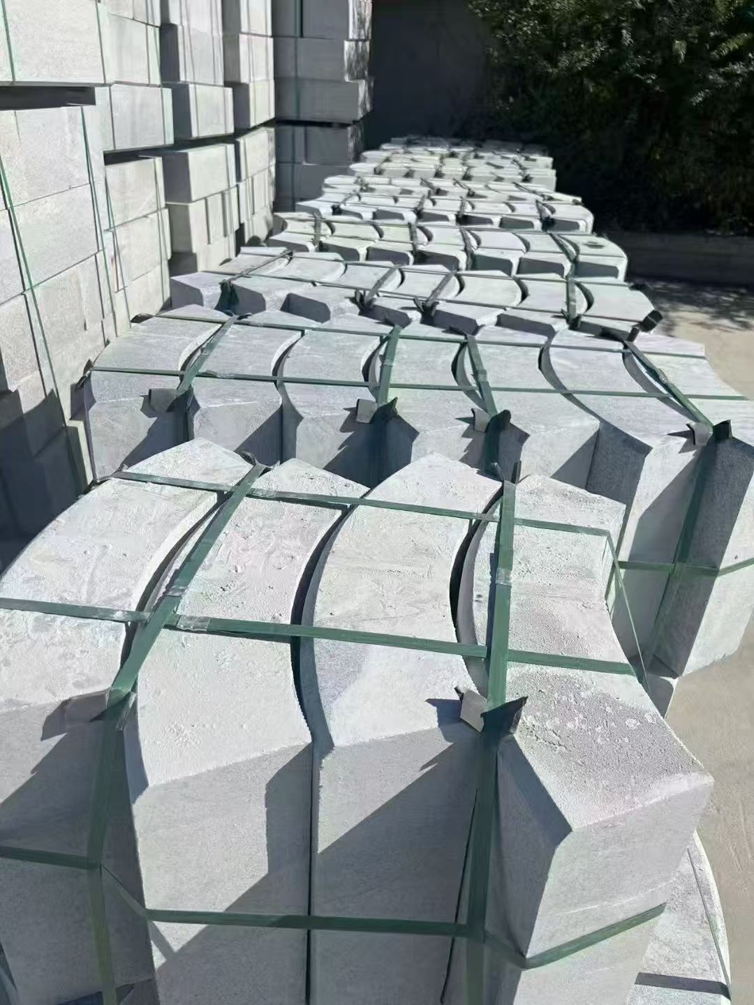 朔州 芝麻灰弧形路沿石