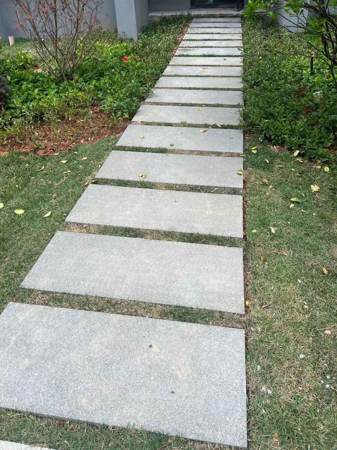 朔州 芝麻黑小区踏步、汀步石铺装效果