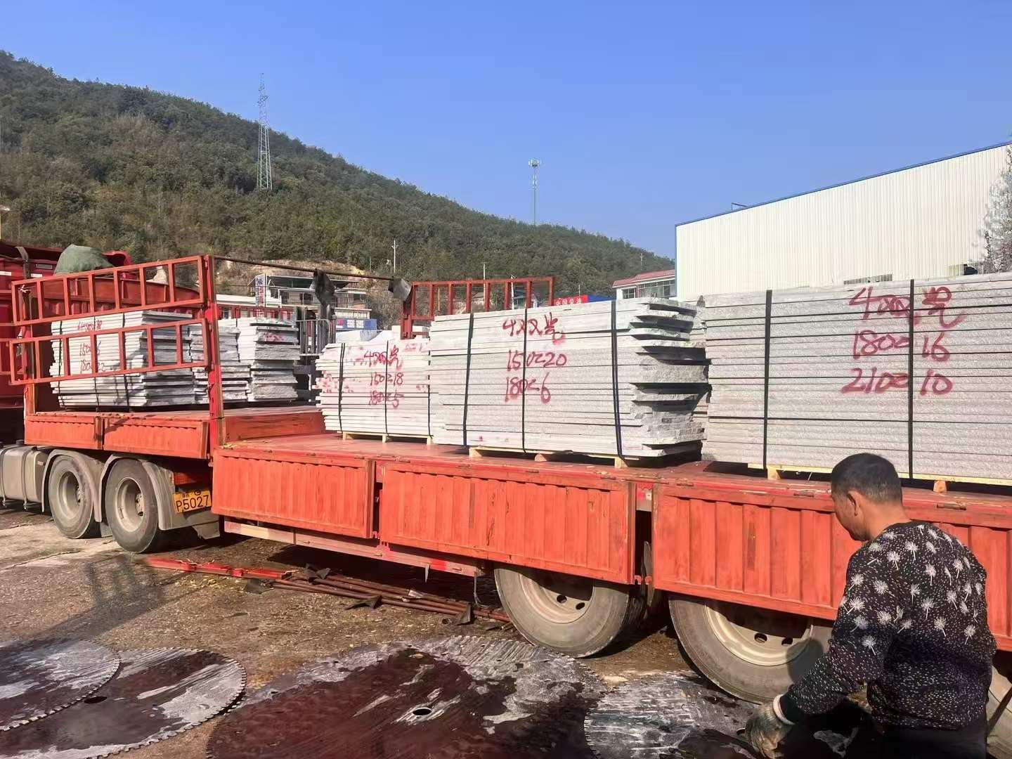 朔州 芝麻灰花岗岩光面毛板出货日常