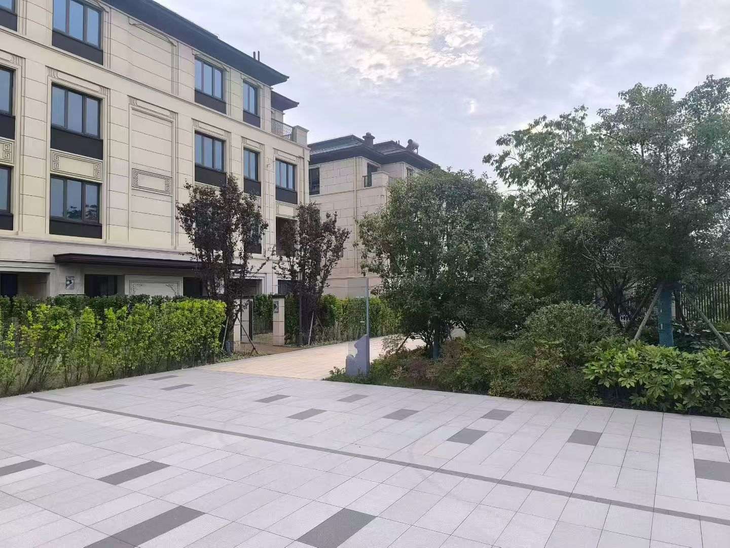 朔州 芝麻白与芝麻白搭配铺装，尺寸1200*600